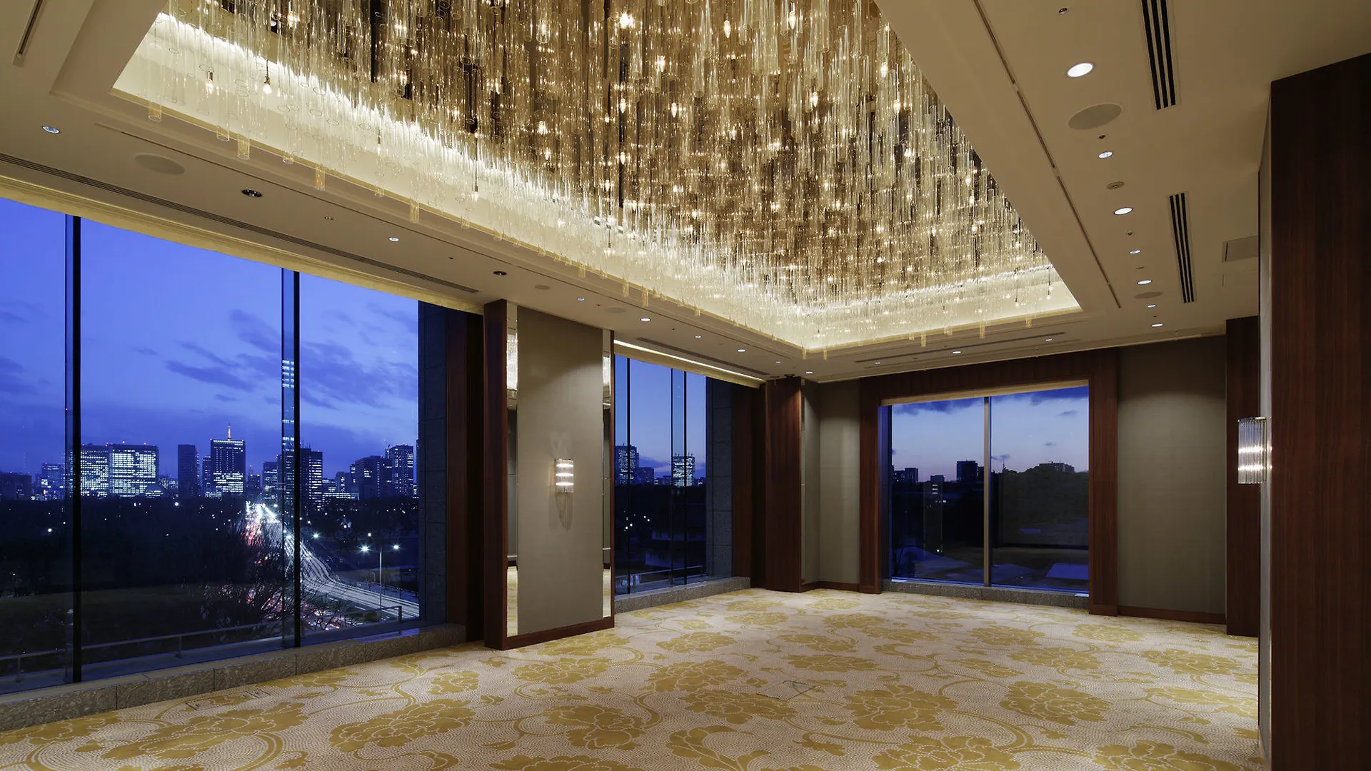 Palace Hotel Tokyo 5*,